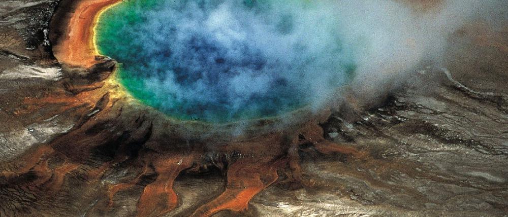 071108Yellowstonevulkan