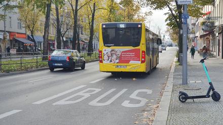 Busspur Polizei BVG Hauptstraße Schöneberg Abschleppwagen