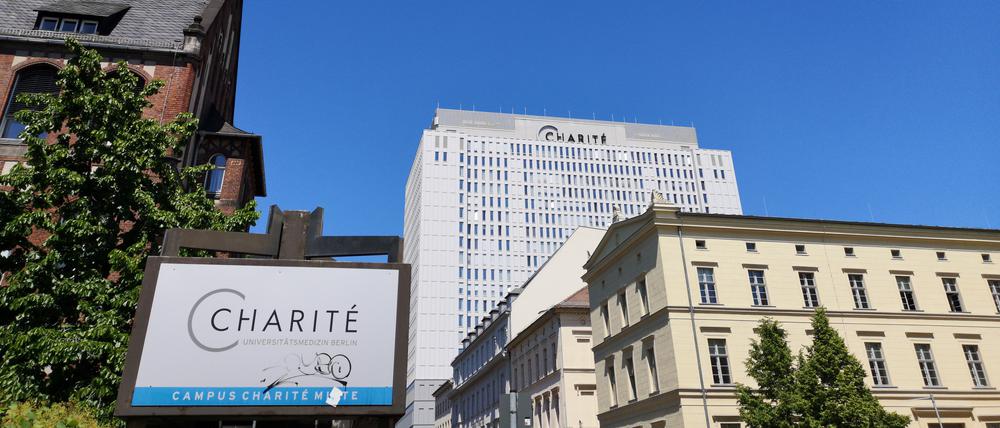 Die Bettenburg der Charité auf dem Campus in Mitte: Hier wurden in der Pandemie die besonders schweren Corona-Fälle versorgt.