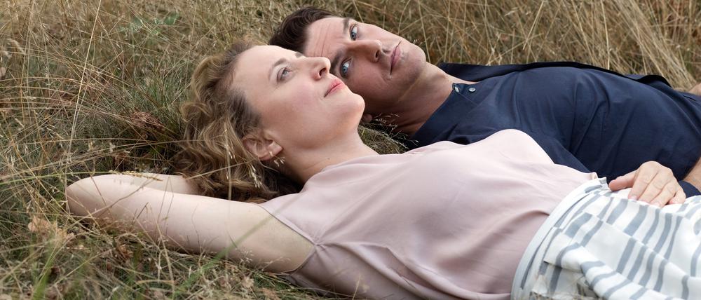 Ein Roboter als Geliebter. Maren Eggert als Alma und Dan Stevens als Tom.
