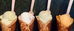 Ausgefallen: Die Sorten Aperol/Blutorange, frische Kiwi, Ziegenkäse/Feige/Walnuss und Avocado/Physalis (v.r.n.l.) gibt es bei Yeay Ice Cream.