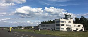 Der Flugplatz Gatow mit dem Tower (heute Museum).