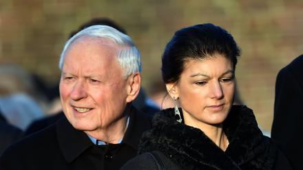 Die Fraktionsvorsitzende der Partei Die Linke im Bundestag, Sahra Wagenknecht, und ihr Mann, Oskar Lafontaine, aufgenommen 2018 in Berlin an der Gedenkstätte der Sozialisten auf dem Zentralfriedhof Friedrichsfelde in Berlin.
