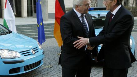 Steinmeier übergibt Polizeiautos an Palästina