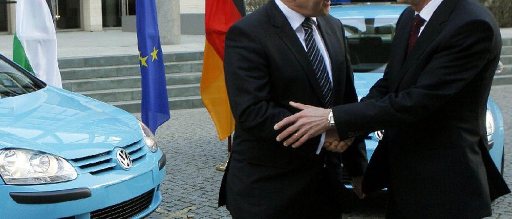 Steinmeier übergibt Polizeiautos an Palästina