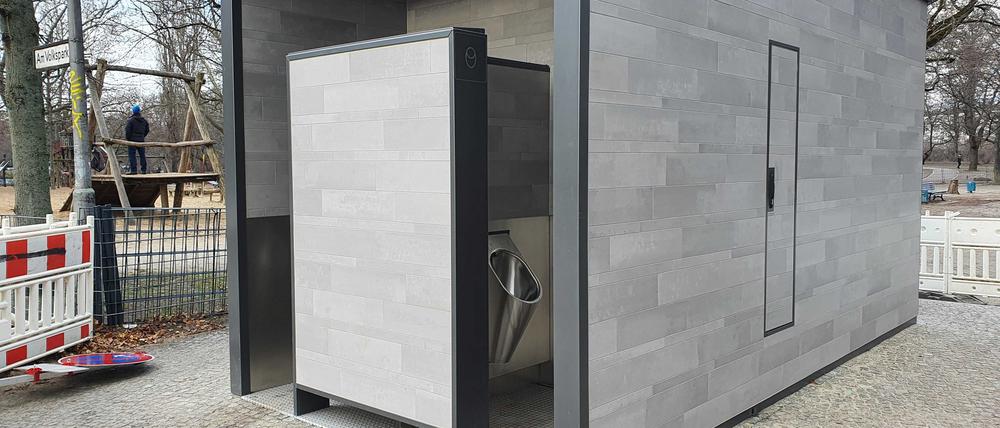 Toilette am Hans-Rosenthal-Platz.