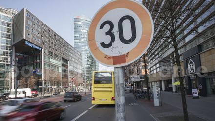 Mach mal langsam. Am Potsdamer Platz gilt schon lange Tempo 30.