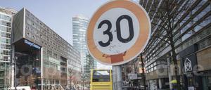 Mach mal langsam. Am Potsdamer Platz gilt schon lange Tempo 30.