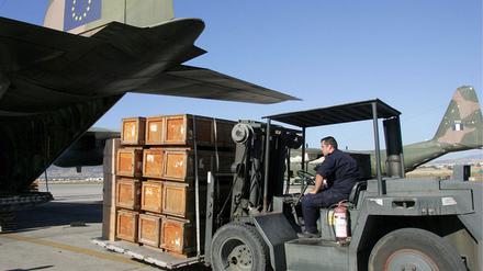 Griechische Hilfslieferung für Zyklon-Opfer in Birma