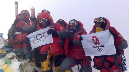Fackelläufer am Mount Everest