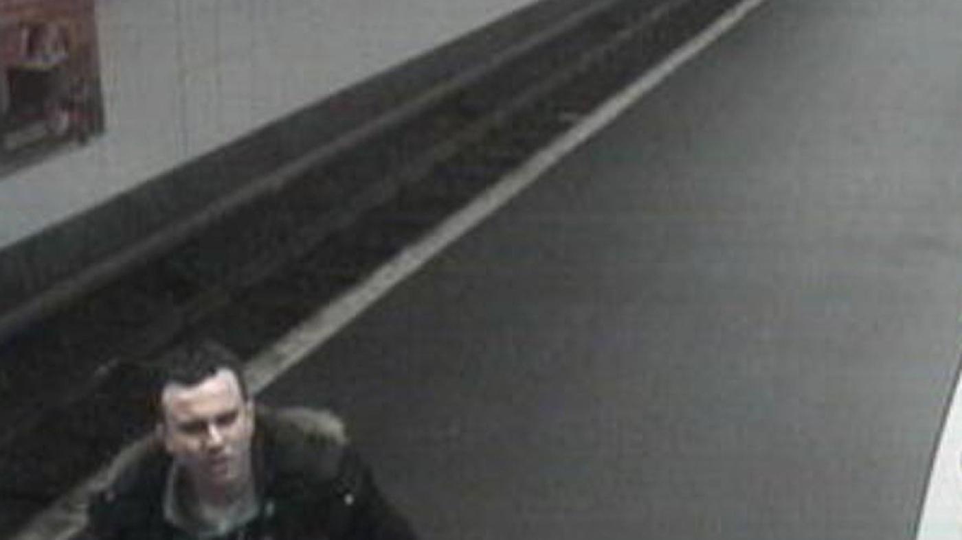 Berliner Polizei Fahndet Nach U Bahn Schläger Brutaler Tritt Ins Gesicht Veröffentlicht - sssqeno