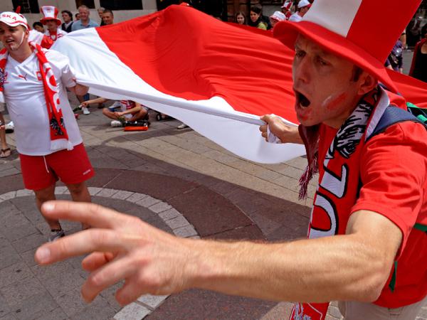 FBL-EURO-2008-POL-AUT-SUPPORTERS