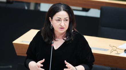 Berlins damalige Gesundheitssenatorin Dilek Kalayci (SPD) 2021.