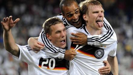 Mertesacker jubelt