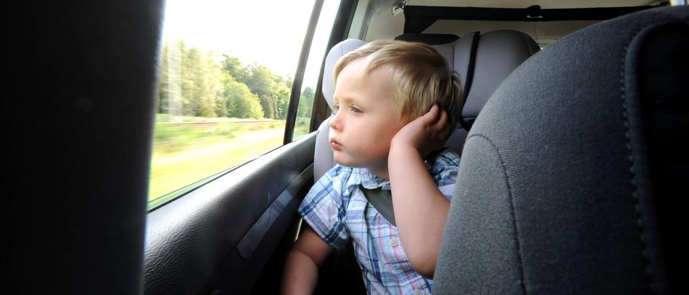 „Mir ist langweilig!“ Diesen Satz hören Eltern oft schon nach ein paar Minuten im Auto.  
