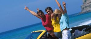 Frauen im Cabrio am Meer, Tauro, Gran Canaria, Kanarische Inseln, Spanien