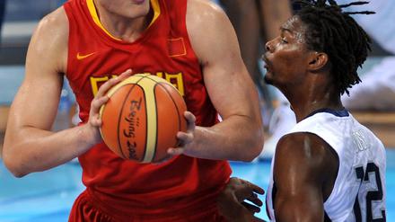 OLY-2008-BASKETBALL-USA-CHN