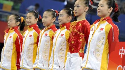 Kinderdienst: Untersuchung: Chinesische Turnerinnen alt genug fuer Olympia?