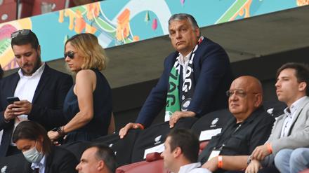 19.06.2021, Ungarn, Budapest: Fußball: EM, Ungarn - Frankreich, Vorrunde, Gruppe F, 2. Spieltag in der Puskas-Arena: Der ungarische Ministerpräsident Viktor Orban sitzt auf der Tribüne. Foto: Robert Michael/dpa-Zentralbild/dpa +++ dpa-Bildfunk +++