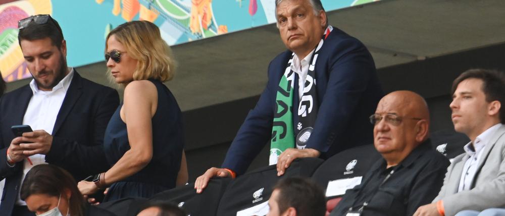 19.06.2021, Ungarn, Budapest: Fußball: EM, Ungarn - Frankreich, Vorrunde, Gruppe F, 2. Spieltag in der Puskas-Arena: Der ungarische Ministerpräsident Viktor Orban sitzt auf der Tribüne. Foto: Robert Michael/dpa-Zentralbild/dpa +++ dpa-Bildfunk +++