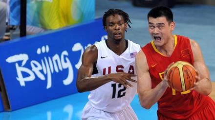 OLY-2008-BASKETBALL-USA-CHNd