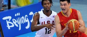 OLY-2008-BASKETBALL-USA-CHNd