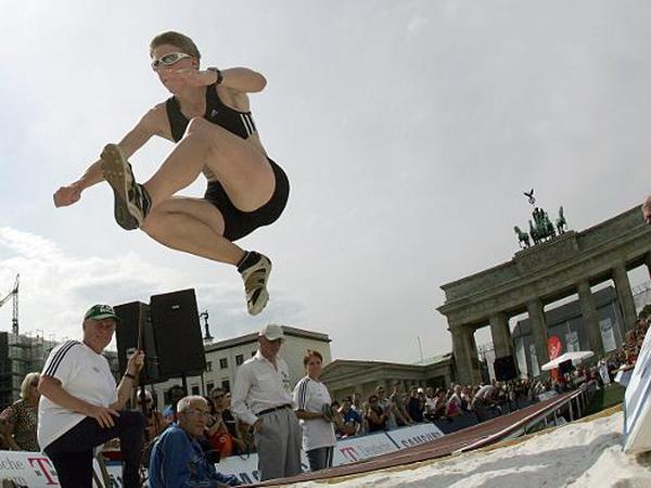 Paralympic Day in Berlin - Weitsprung - Katrin Müller-Rottgardt