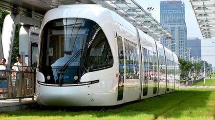 Die neue Tram für Wuhan. China mag es gerne rundlich.