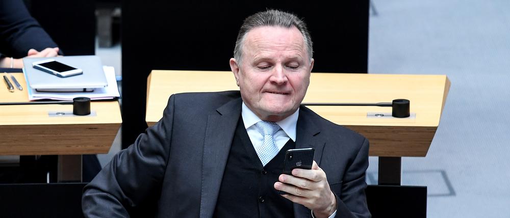 Georg Pazderski (AfD) nimmt an der 56. Plenarsitzung im Berliner Abgeordnetenhaus zur Corona-Krise teil. +++ dpa-Bildfunk +++