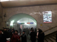 Panik in der U-Bahnstation in St. Petersburg. Durch eine Explosion starben mindestens 10 Menschen.