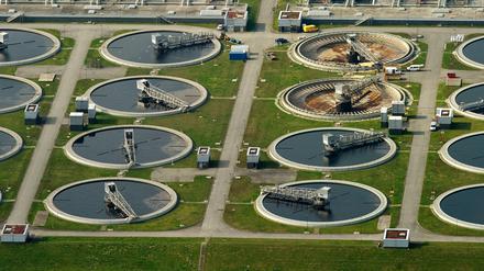Der ewige Kreis. Die Klärwerke reinigen das gebrauchte Wasser zu 98 Prozent, aber die Reste reichern sich wegen des spärlichen Frischwassernachschubs in der Region nach und nach im Wasser an.