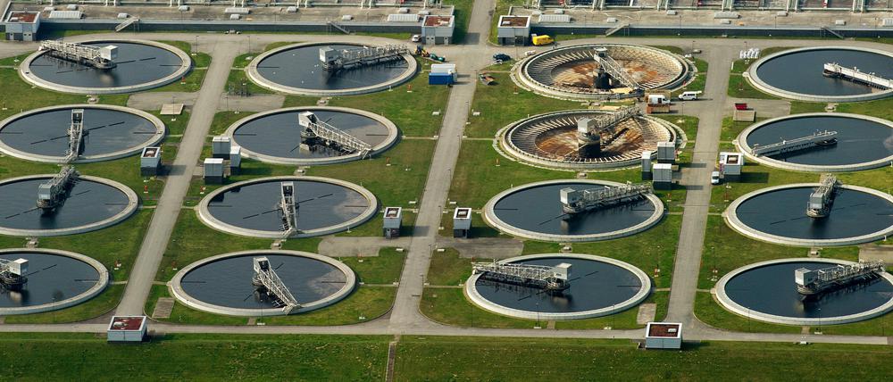 Der ewige Kreis. Die Klärwerke reinigen das gebrauchte Wasser zu 98 Prozent, aber die Reste reichern sich wegen des spärlichen Frischwassernachschubs in der Region nach und nach im Wasser an.
