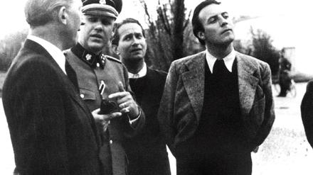 Johannes Heesters besucht KZ Dachau