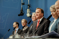 Schwedens Premier Stefan Löfven (rechts) bildete das Kabinett um.