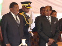 Präsident Robert Mugabe (rechts) und sein Vize Emmerson Mnangagwa am 1. November, fünf Tage, bevor Mugabe ihn feuerte.