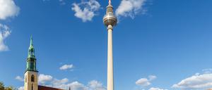 Berlin Skyline Fernsehturm Alexanderplatz in Deutschland Berlin, Deutschland - 23. April 2021: Skyline Fernsehturm Alexanderplatz in Berlin, Deutschland. *** Berlin Skyline TV Tower Alexanderplatz in Germany Berlin, Germany 23 April 2021 Skyline TV Tower Alexanderplatz in Berlin, Germany 
