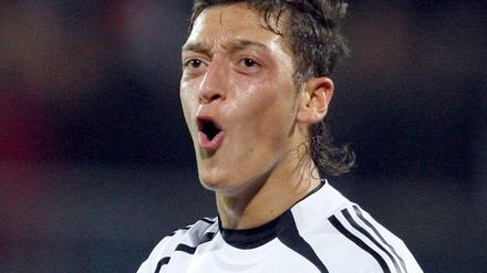 Özil