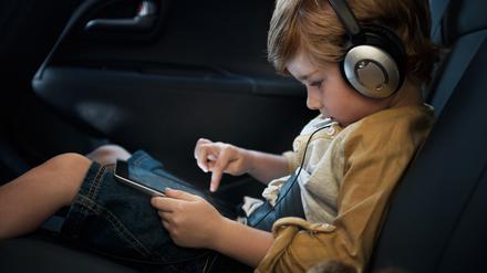 Tablets können Kinder stundenlang in den Bann ziehen. 