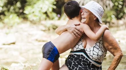 Win-win-Situation. Von gemeinsamen Ferien profitieren beide Seiten gleich viel. Oma, Opa und die Enkelkinder.