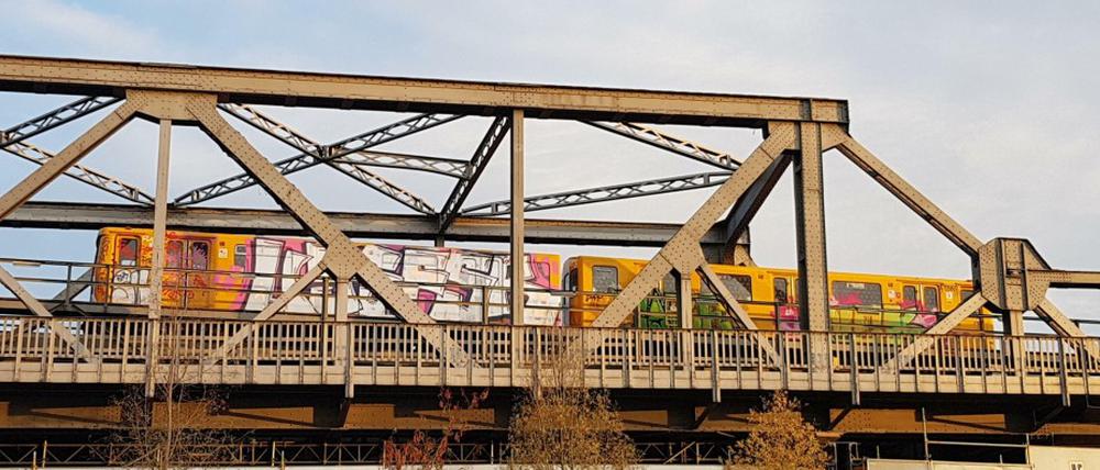 Diese Brücke wird 2025 abgerissen. Vorher entsteht am Gleisdreieck eine Ersatzkurve.