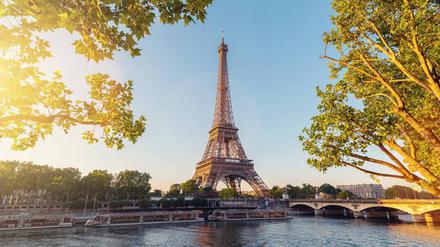 Eiffelturm in Paris am Morgen