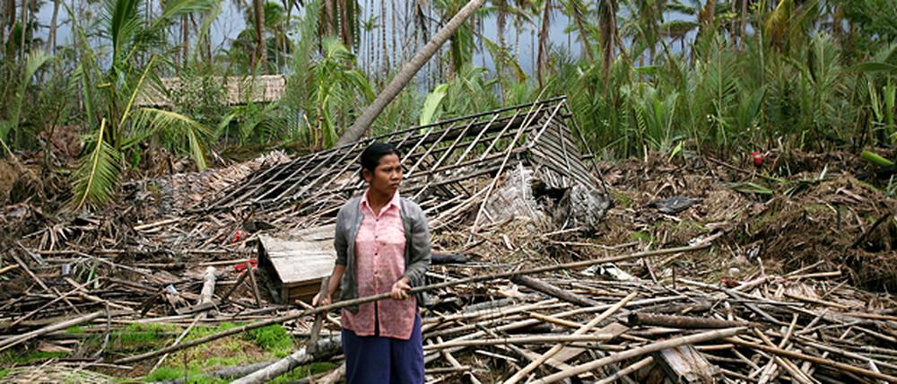 Cyclone Aid Starts To Trickle In To Burma