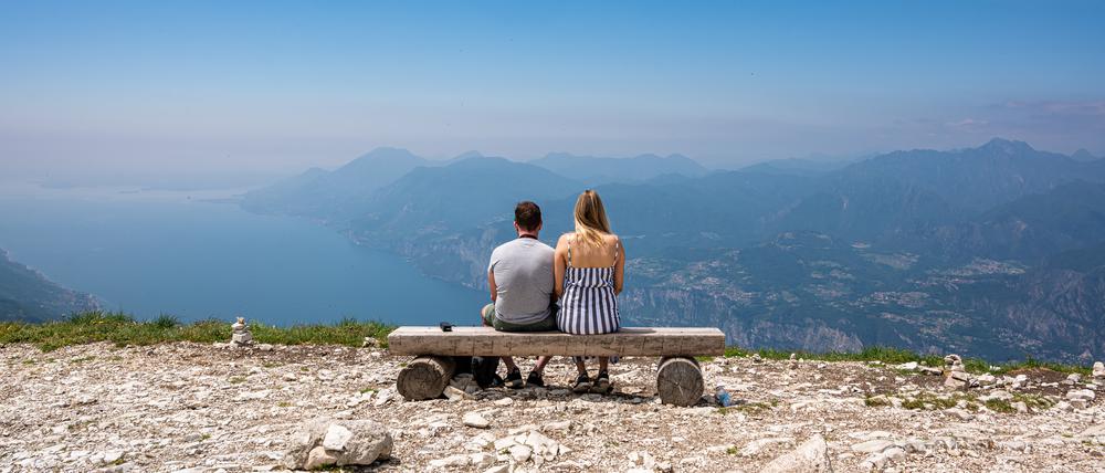 Er ist wieder erreichbar: der Gardasee vom Monte Baldo aus gesehen.