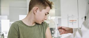 Erhöhtes Risiko: Zwischen 15 und 18 Jahren tritt die Erkrankung bei Jungen öfter auf.