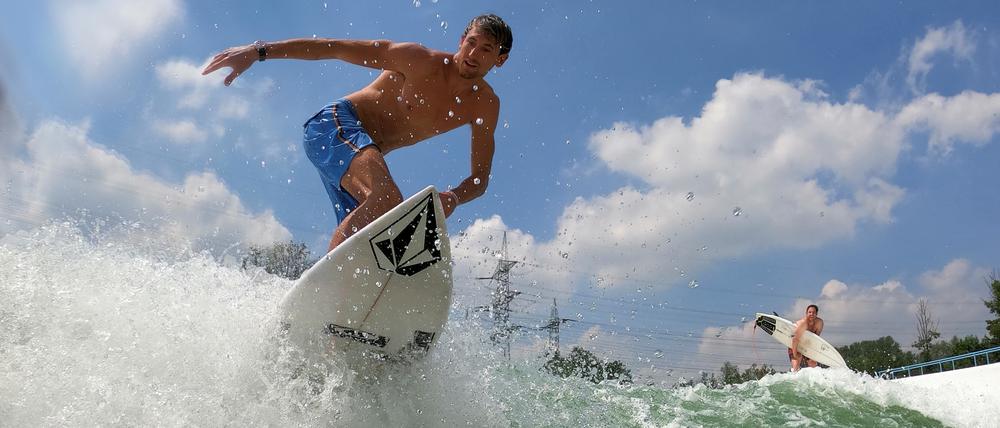 In Tokio ist Surfen erstmals olympisch, Leon Glatzer ist dabei.
