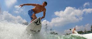 In Tokio ist Surfen erstmals olympisch, Leon Glatzer ist dabei.