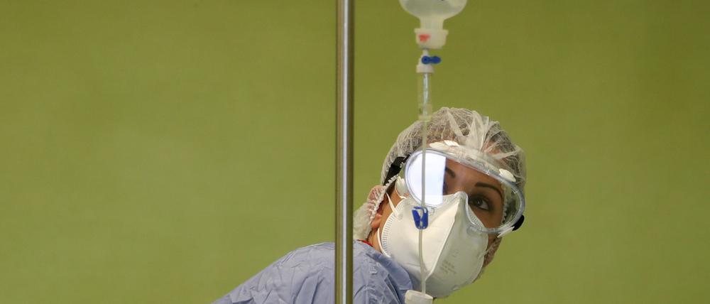 Monoklonale Antikörper werden unter Aufsicht per Infusion verabreicht..