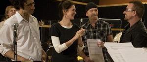 280935_3_Glen_Berger_Julie_Taymor_The_Edge_and_Bono_in_den_SIR_Studios_in_New_York.jpg