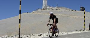 Sur le Pont d’Avignon. Auf diesem Foto ist leider nicht unser Autor am Mont Ventoux zu sehen. Und es geht auch schon wieder hinab. Aber der nächste Aufstieg kommt bestimmt.