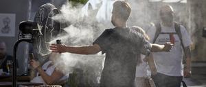 Sehnsucht nach Abkühlung. Weltweit steigen die Temperaturen so sehr, dass Menschen deshalb verstärkt unter Herz-Kreislauf-Erkrankungen leiden. Foto: dpa